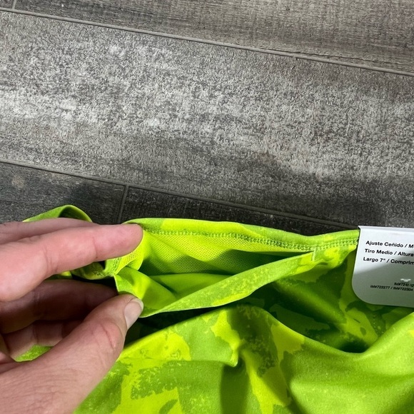 NEW Nike One Luxe Tight Fit Mid Rise Bike Shorts - Picture 9 of 12